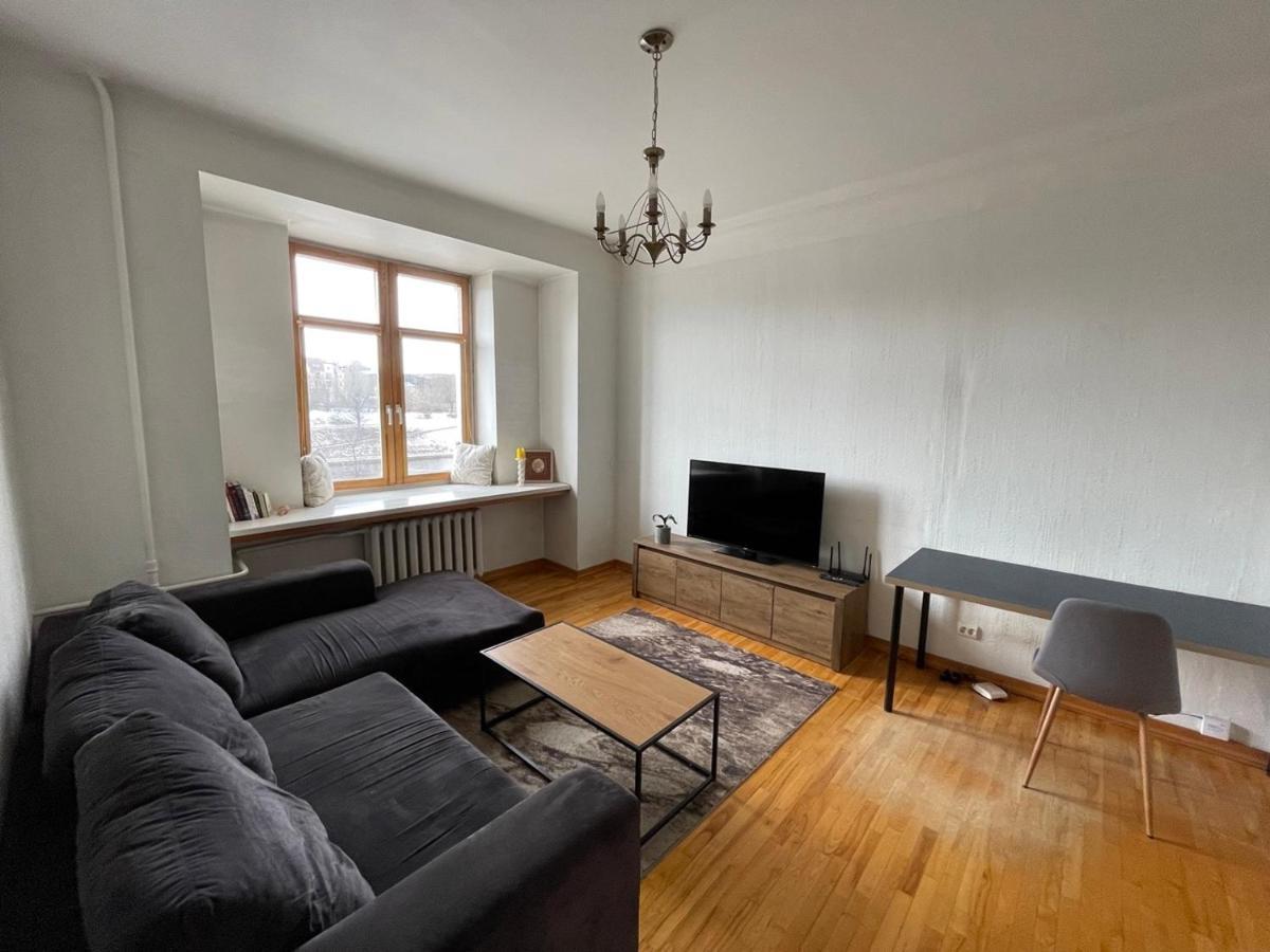 A Cozy Apartment With A Wonderful View Of The River In The Old Town Of ヴィリニュス エクステリア 写真